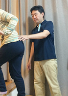 理学療法士による階段昇降練習